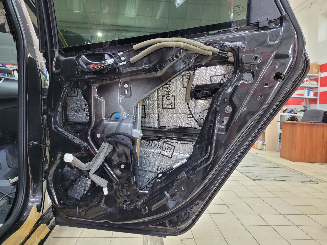 двери 2 слой шумоизоляция Nissan Sentra звуко тепло фото